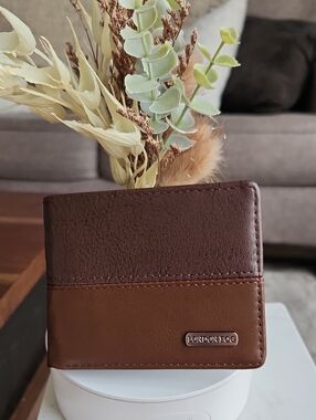Final Sale ‼️Bi-Folded LONDON FOG Brown Leather Man's Wallet Leather